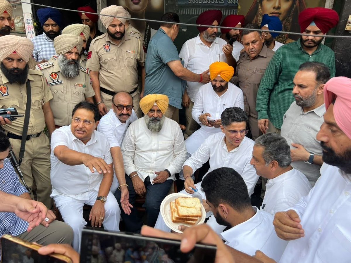 PargatSOfficial's tweet photo. ☕ ਗਿਆਨੀ ਟੀ ਸਟਾਲ

📍 ਸ਼੍ਰੀ ਅੰਮ੍ਰਿਤਸਰ ਸਾਹਿਬ https://t.co/YiUTTaKhXX