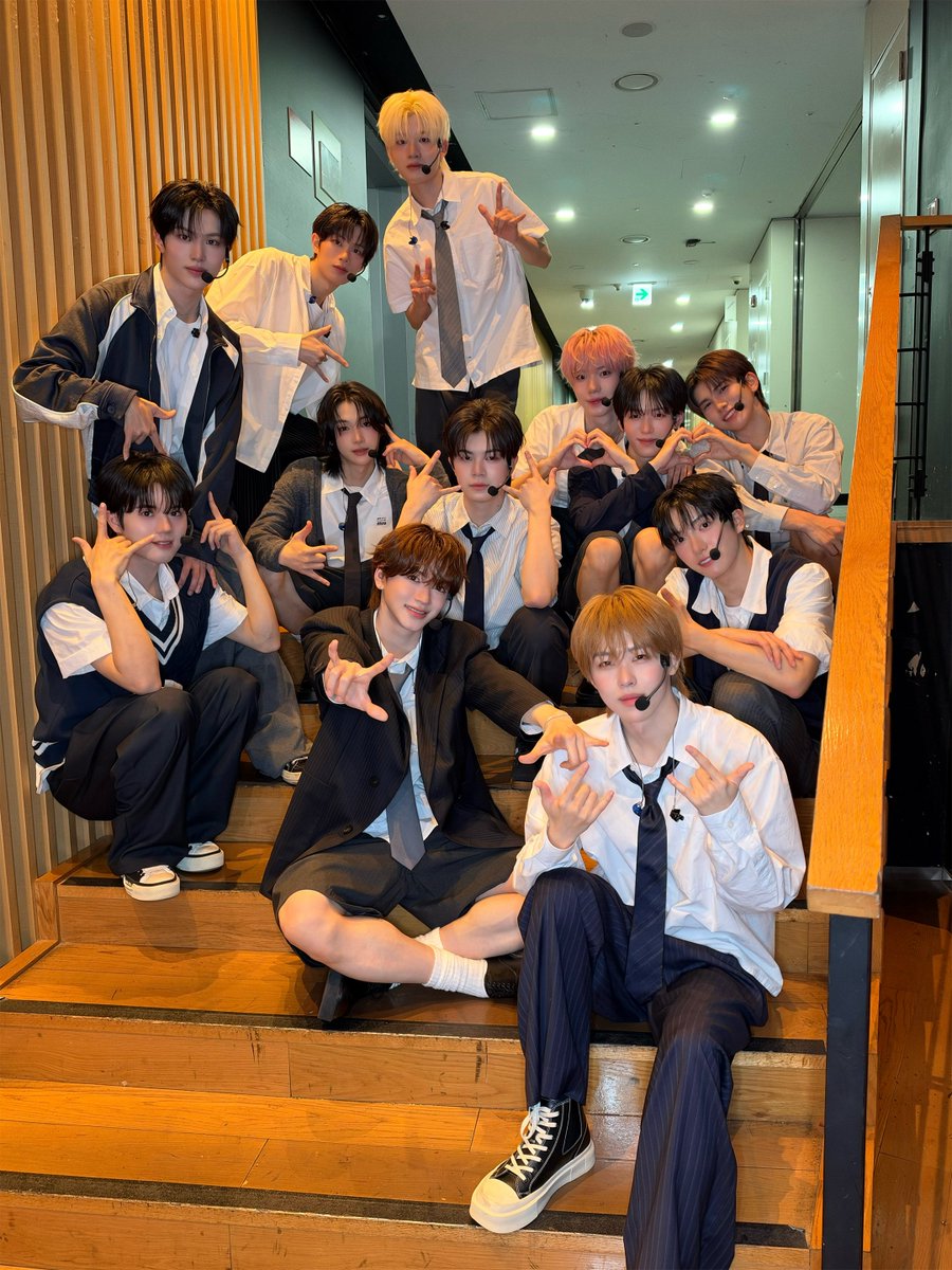 KO1KEYZofficial's tweet photo. [📸] 261008

「 #MCOUNTDOWN 」
감사합니다!!!!!!!!!!!!

🍀⚾️🏃‍♂️🌟⚽️🐲🥔⚡️🍎🍰🎀🚀

MV
🔗https://t.co/81V0MM2rmK
Apple Music
🔗https://t.co/PaI0ohkPIu
Spotify
🔗https://t.co/WM78kv1xYE

#엠카운트다운
#KO1KEYZ #코이키즈 https://t.co/8fbtFSXKL3