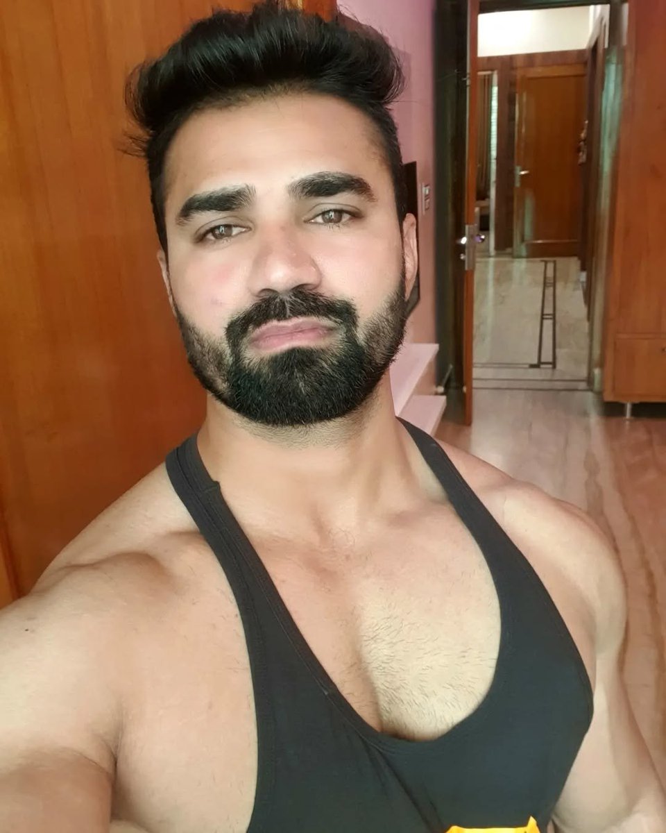 sumit523949's tweet photo. Desi muscular daddy fucked my hole🍑 his dick was 8 inches plus &amp; so thick loved getting fucked by him 🥵💦

Watch full video here 🥵🍆💦
https://t.co/gMg7sQlKMJ https://t.co/WIh0QNwdWW