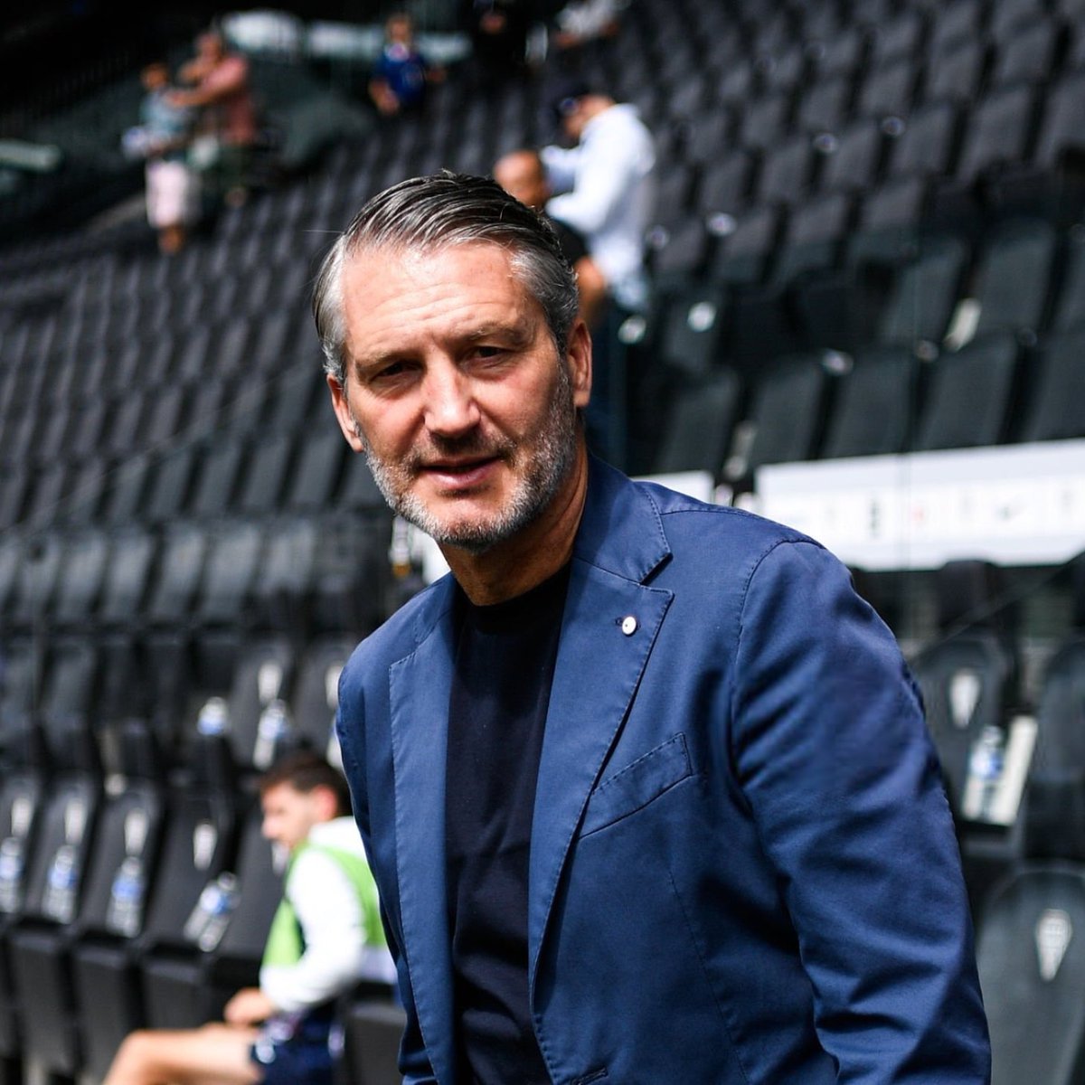 ActuL1_'s tweet photo. 🚨🚨 LE LOSC EST DÉSORMAIS VALORISÉ À 500 MILLIONS D’EUROS PAR UN CABINET D’AUDIT ANGLO-SAXON !!! 🤑❤️🤍

Le club n’a PLUS DE DETTES au niveau français et a remboursé son dû aux holdings luxembourgeois. ✅

Lille possède ses propres fonds positifs à hauteur de 60 M€. 🤯

Il était indispensable pour le club d’acquérir l’exploitation INTÉGRALE du Stade Pierre-Mauroy sur le long terme pour poursuivre son développement.

(@lequipe)