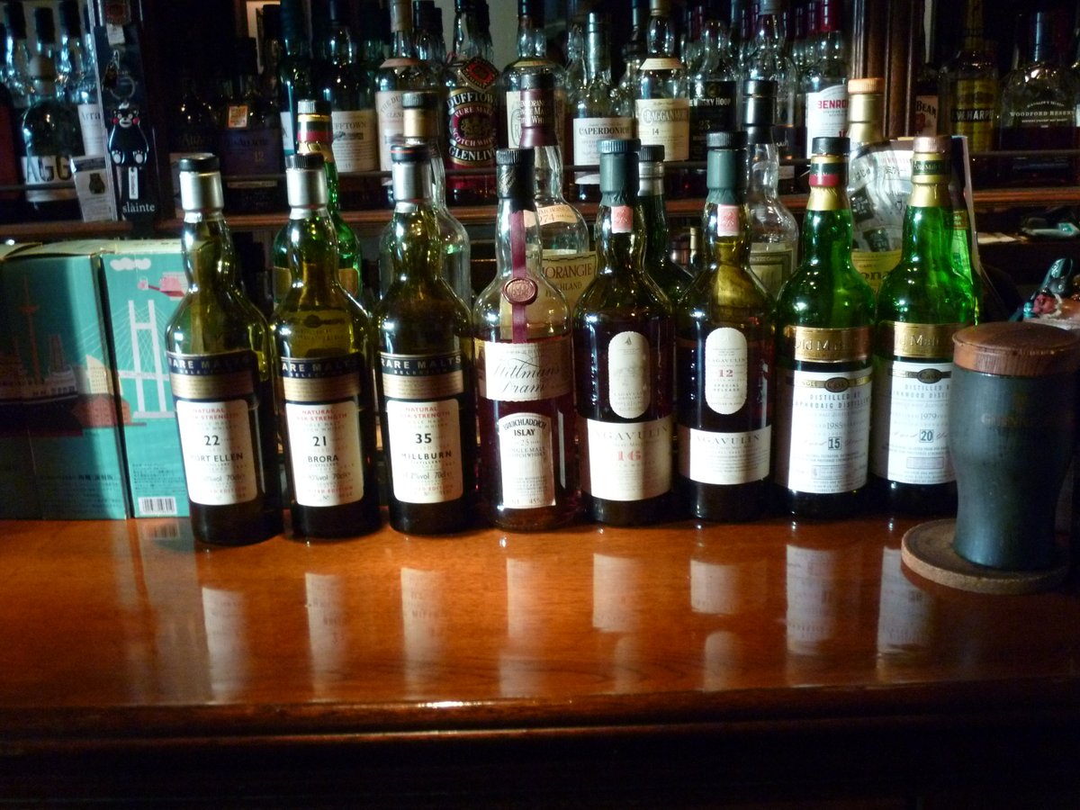 PDufftown's tweet photo. 昨年末、開けた、 BRORA21年、PORT ELLEN22年 MILLBURN35年 レアモルトシリーズ 。三分の一から半分ぐらいになって、良い感じに開いてます。口あけを飲んだ方はぜひどうぞ、高いけど😁

 #BRORA #PORTELLEN #MILLBURN #BAR #PUB #DUFFTOWN https://t.co/CTfu7Zm1yr