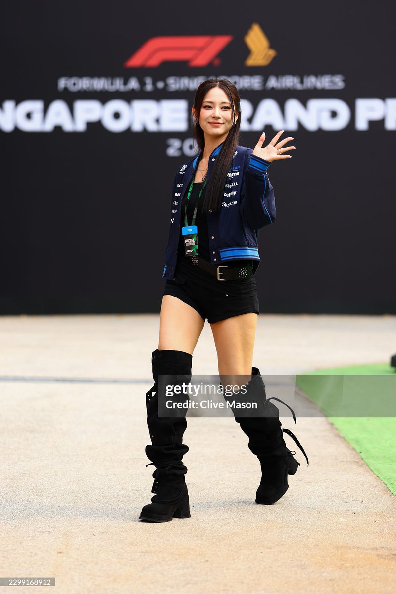 lollipoppzzz's tweet photo. Tzuyu looks stunning✨✨✨

TZUYU AT THE GRAND PRIX
TZUYU FOR WILLIAMS RACING 
#WilliamsXTzuyu #DandadanXTzuyu
#TZUYU https://t.co/P3XhpqEPse