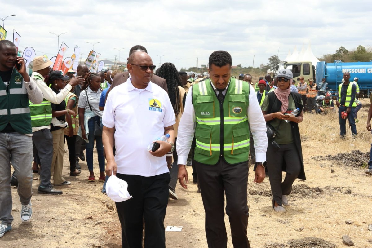 lapsset's tweet photo. Today LCDA joined the CS for Roads & Transport  Davis Chirchir,MBS, CS for Environment, Climate Change & Forestry Dr. Deborah Mlongo Barasa,EGH, PS State Department of Transport Mohamed Daghar, CBS, and other State Agencies in a tree-planting exercise in Embakasi East. LCDA was represented by Director of Administration Mr. Alexander Mativo  
The exercise targets 10,000 trees, contributing to the Government’s  broader target of 15 Billion Trees by 2032.
#LAPSSET remains committed to climate resilience, environmental sustainability and sustainable infrastructure development. 

#LAPSSET #GreeningKenya #15BillionTrees