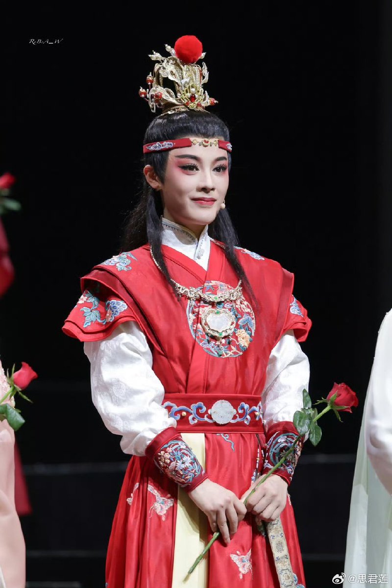 pitomulibesi's tweet photo. [Sabes lo que es un “戏脑壬” Es una persona que ama actuar en cualquier momento, como un artista de pequeo teatro. ]， https://t.co/a0aicP4Fz7