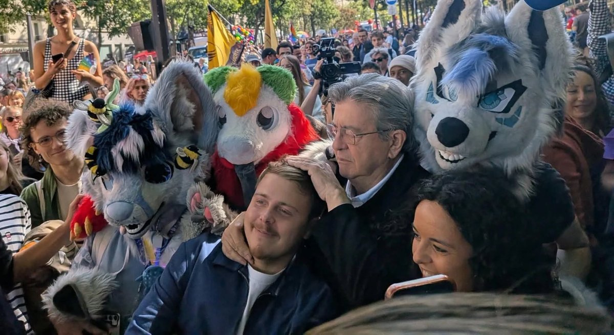 stafidaa_'s tweet photo. How i would easily fix France:

- escalate protests
- lower retirement age
- nationalize time https://t.co/80VCmq58Gf