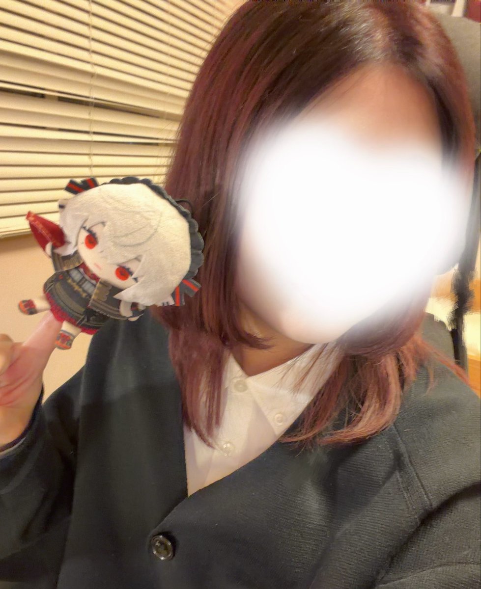 mayu_kou08's tweet photo. 赤に染めてきました！📮
（ワインレッドって感じ…？）
あとウルフカット🐺も…！(๑>◡<๑) https://t.co/ErhHKDaFOD