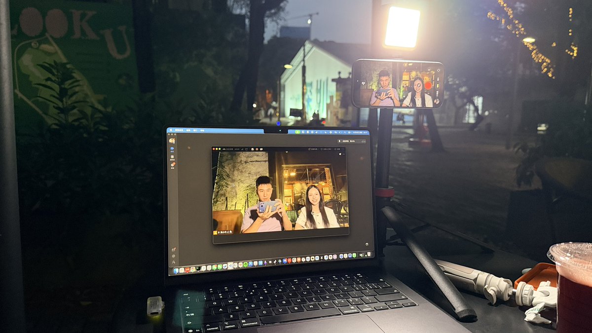ai_xiaomu's tweet photo. 录完了，两个小时，嘴巴都讲干了。

剪辑完发出来给你们看🤣

这是我探索的我五万粉以后的玩法。 https://t.co/yCPyALpnui