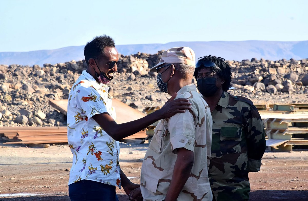 hagerawiDihnet's tweet photo. ኣብ ሓደ ኣጋጣሚ እዞም ሰራዊት ናይ ፈደራል ከመይ'ዮም ክብል ንሓደ ካብ ኣዘዝቲ ሓይልታት ምክልኻልና ይሓተልኩም፡ ድሕሪ ስሓቕ!
"ሰራዊት ፈደራል ደኣ ከመይ ክገልጸልካ፡ በቃ ብሕጽር ዝበለ ሰራዊት ፈደራልን ህድማን ደቂ መስርዕ'ዮም እሉኒ።
#Eritrea #FB https://t.co/cdgnRd7Q7h