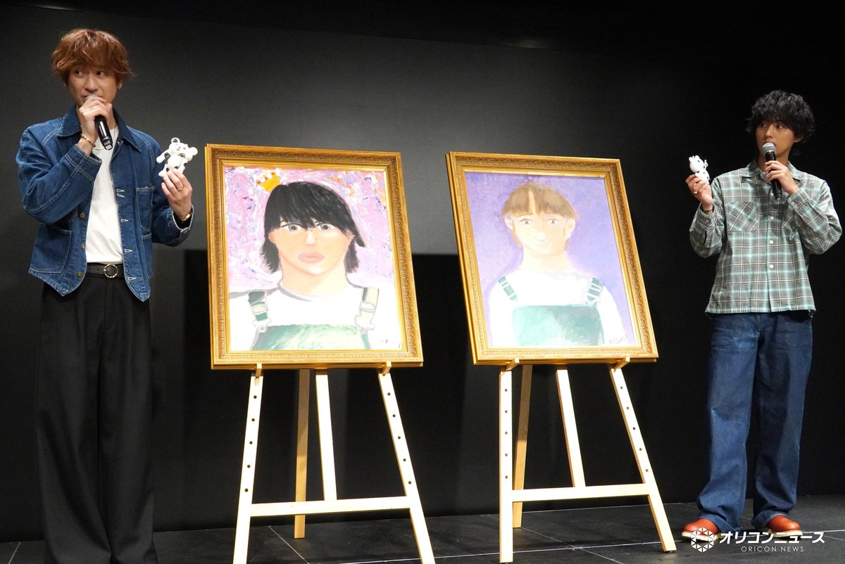 oricon's tweet photo. Kis-My-Ft2宮田俊哉＆藤ヶ谷太輔
個展『T2』プレス取材会🎨
⠀
司会は“ファン1号”横尾渉に依頼🎤
https://t.co/H9K0apqeXK
⠀
お互いの肖像画を披露
→ 見た瞬間笑い止まらず🤣
https://t.co/YrOOZE9cR8
⠀
パンダぬい、名前は｢たいたい｣｢としとし｣🐼
https://t.co/xiN3Ps9Y8a
⠀
#T2 https://t.co/AN2mAIel4Z