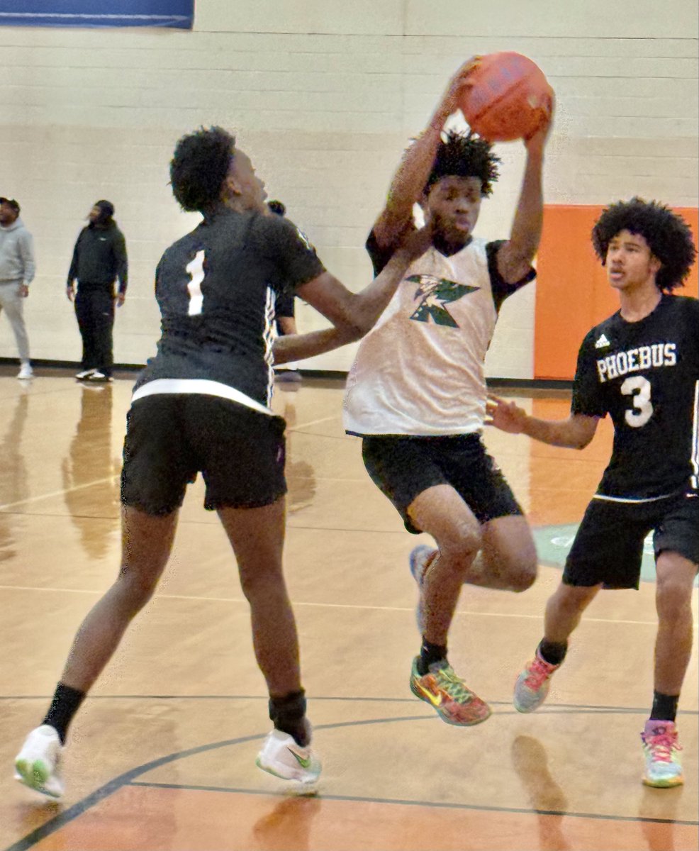 NorfolkKnights's tweet photo. Kecoughtan junior guard Tori Bronnson splits a pair of defenders onto a jump stop then a powerful finish at the rim. Heβs a scrappy and physical guard who can score it in a variety of ways. Should have a big season! #BigShots #BooWilliamsFallLeague @BigShotsToday @BigShotsToday