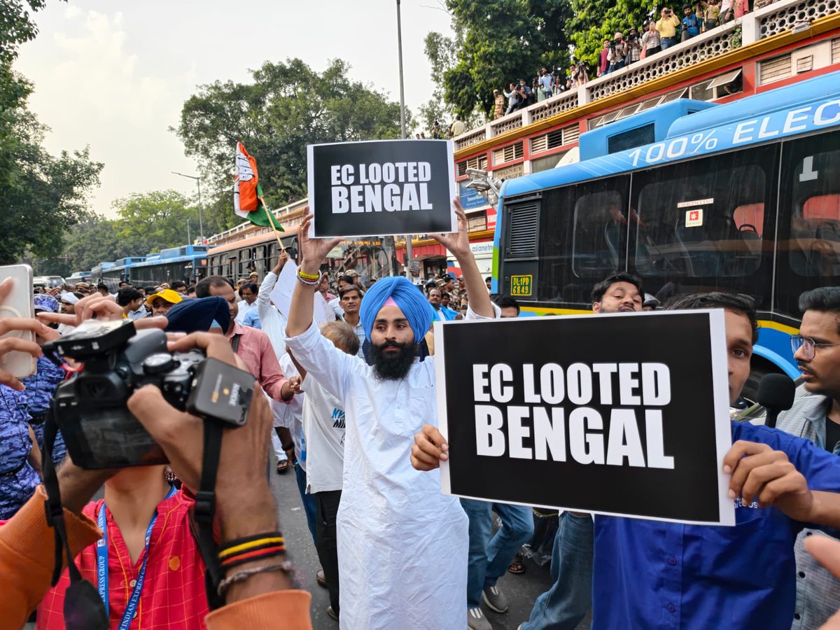 AdityaSaha12D's tweet photo. Today, Bengal’s voice roars from the heart of Delhi! 🔊
The whole country knows the truth: Bengal’s vote was allegedly looted to bring the BJP to power, with Gyanesh Kumar at the centre of this election controversy.
The people of Bengal have one clear demand: Gyanesh Kumar must resign, this government must be removed, and fresh elections must be held in West Bengal using the old voter list.
The fight for democracy and the people’s vote continues! ✊
#GyaneshMustResign