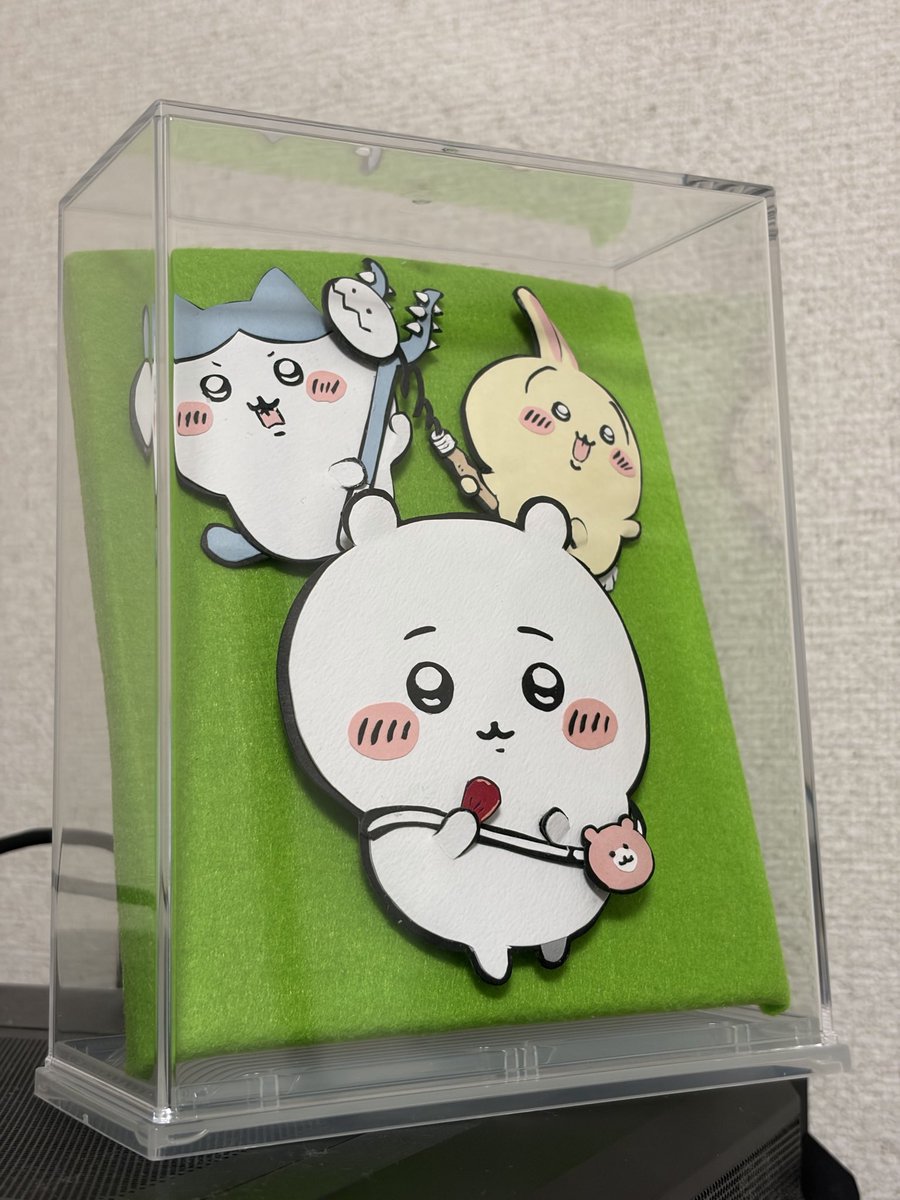 dango_metal's tweet photo. ちいかわ切り絵立体風。
アクスタケースに閉じ込めています。
#ちいかわファンアートㅤ 
#切り絵 https://t.co/7IiRp0BzG4