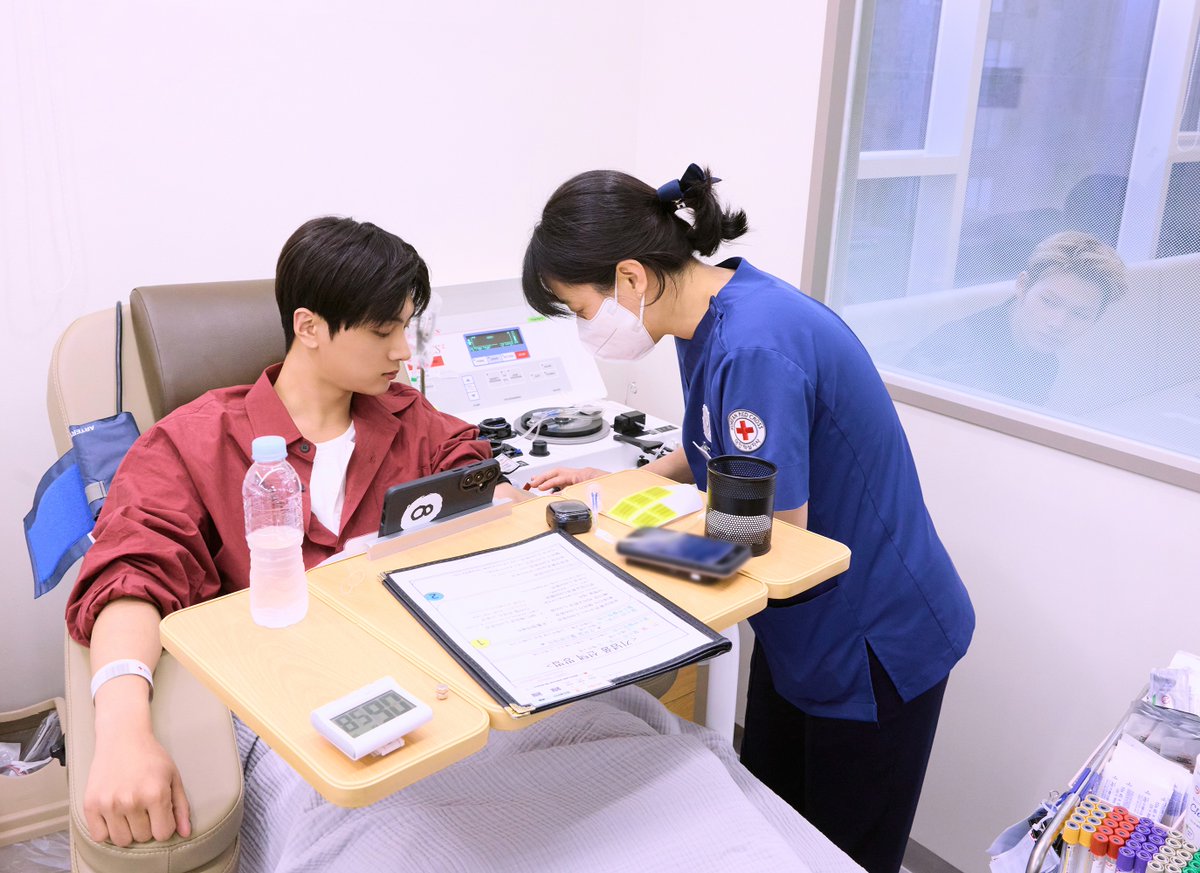 WHO's tweet photo. 🩸 Not only @ENHYPEN collaborated with WHO for World Blood Donor Day in June - encouraging fans and young people around the world to become blood donors, but they also reinforced that message through action: donating blood themselves.

Their story & vlog https://t.co/iJDTPQxBRl

Photo: BELIFT LAB