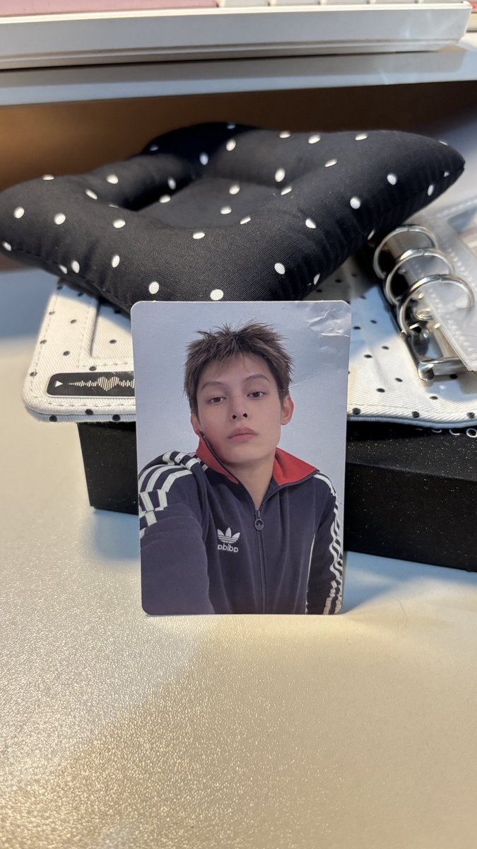 keonholoopy's tweet photo. life update: ningatngat ng aso ko si james 😔 https://t.co/rB99fG6Agm