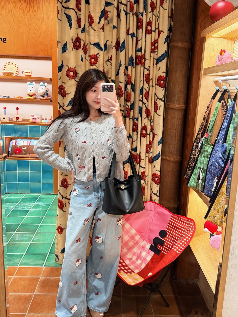 PPIMMYY's tweet photo. มาป้ายยาเสื้อผ้าน่ารักๆ ที่พิมมีค่าา 💖🎀
Lookbooklookbook x Kitty  คอลแรกคือมีแต่ตัวน่ารักๆ ทั้งนั้นเลย 
ที่สำคัญตอนนี้ คอลแรกลดเยอะมากกก ใครเล็งตัวไหนไว้อยู่ รีบไปส่องเลยค่าา 👀
พิมคัดตัวที่ชอบมาให้ค่า https://t.co/R6uZt2Xzum