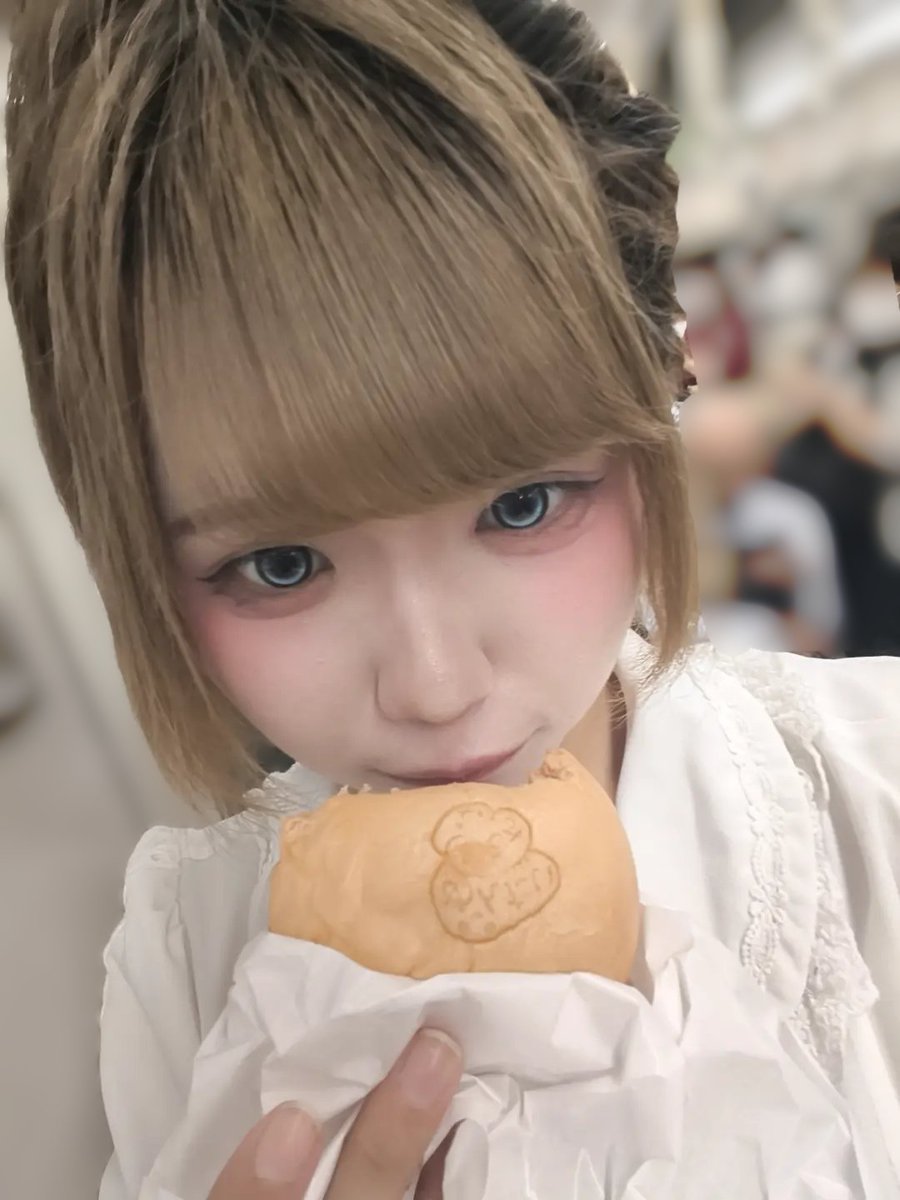 _amechang's tweet photo. セブンのもちゅ明太チーズまんがおいしくって❣️❣️❣️食べて❣️❣️❣️ https://t.co/mGGbEgp8AN