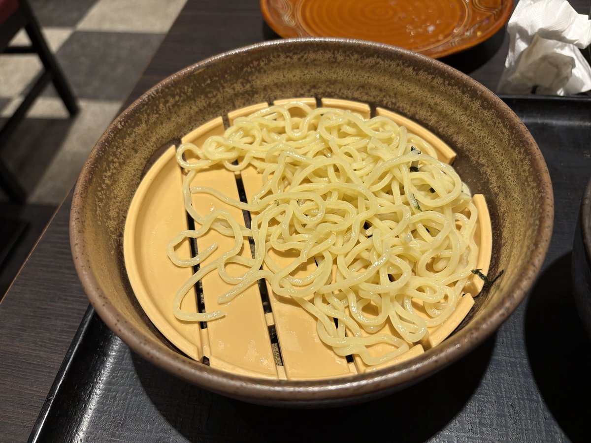 MegRock_'s tweet photo. ほら麺の底はこんなもんだし https://t.co/8uYUrjBmH3