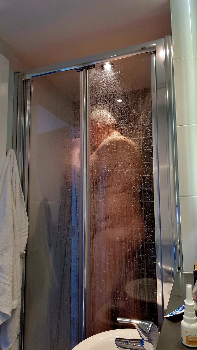 Pablito_big's tweet photo. Shower time...any body with me? 😬🍆🍑 https://t.co/iIZfoCdDnf