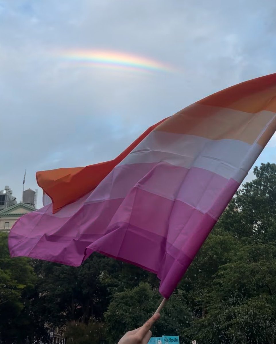 moonlightlsbian's tweet photo. Happy International Lesbian Day ❤️🧡🤍🩷 https://t.co/1GMMlHKiSJ