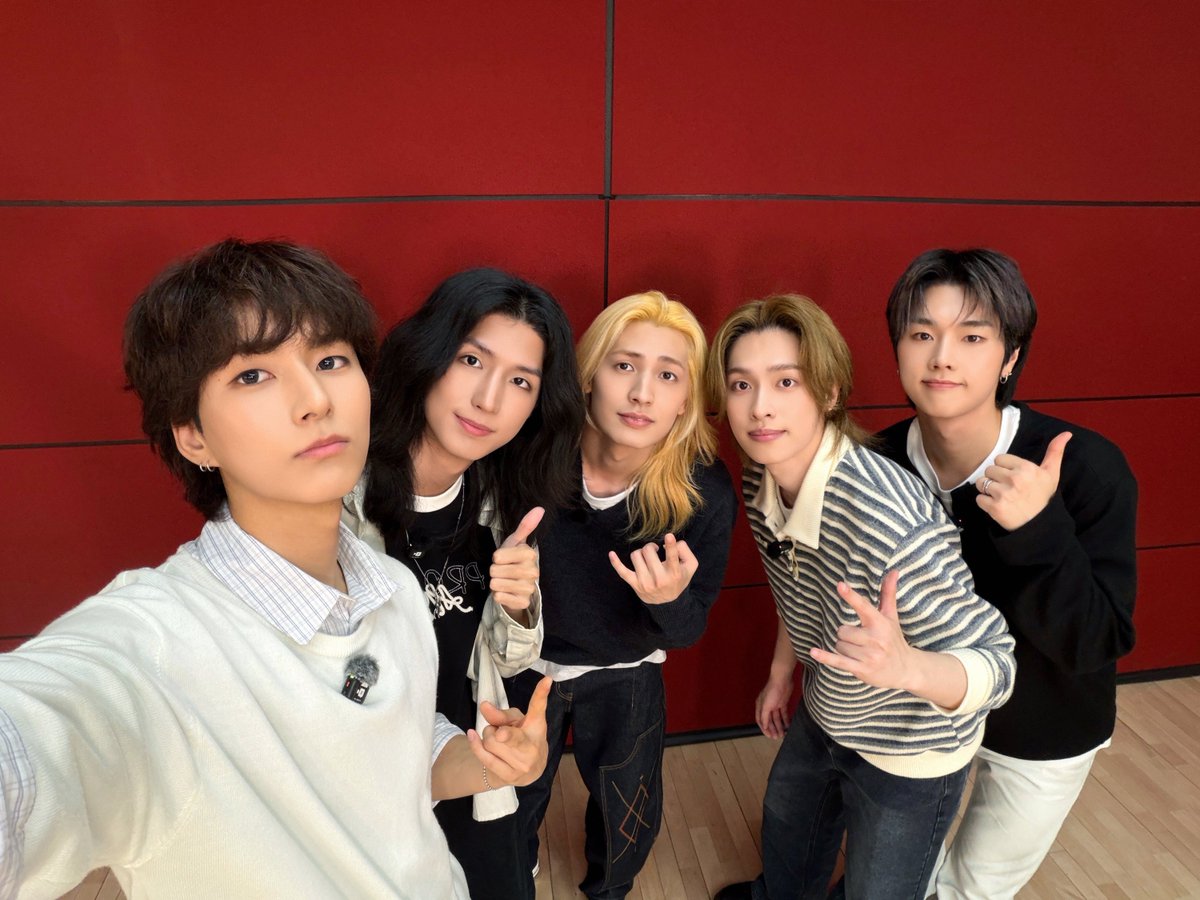 XH_official's tweet photo. [ #Xtra_Scenes ]

손꼽아 기다렸던 조현아 선배님과의 만남! 💖 
따뜻하고 즐거운 에너지 덕분에 1000% 힐링하고 왔습니다 ᯓ★
다음에 또 만나 뵐 날을 기약하며... ✨

#XdinaryHeroes #엑스디너리히어로즈
#IMPULSE
#Obsessed_with_Youth
#WE_ARE_ALL_HEROES
#조현아의평범한목요일밤 https://t.co/eHjtL5bwh9