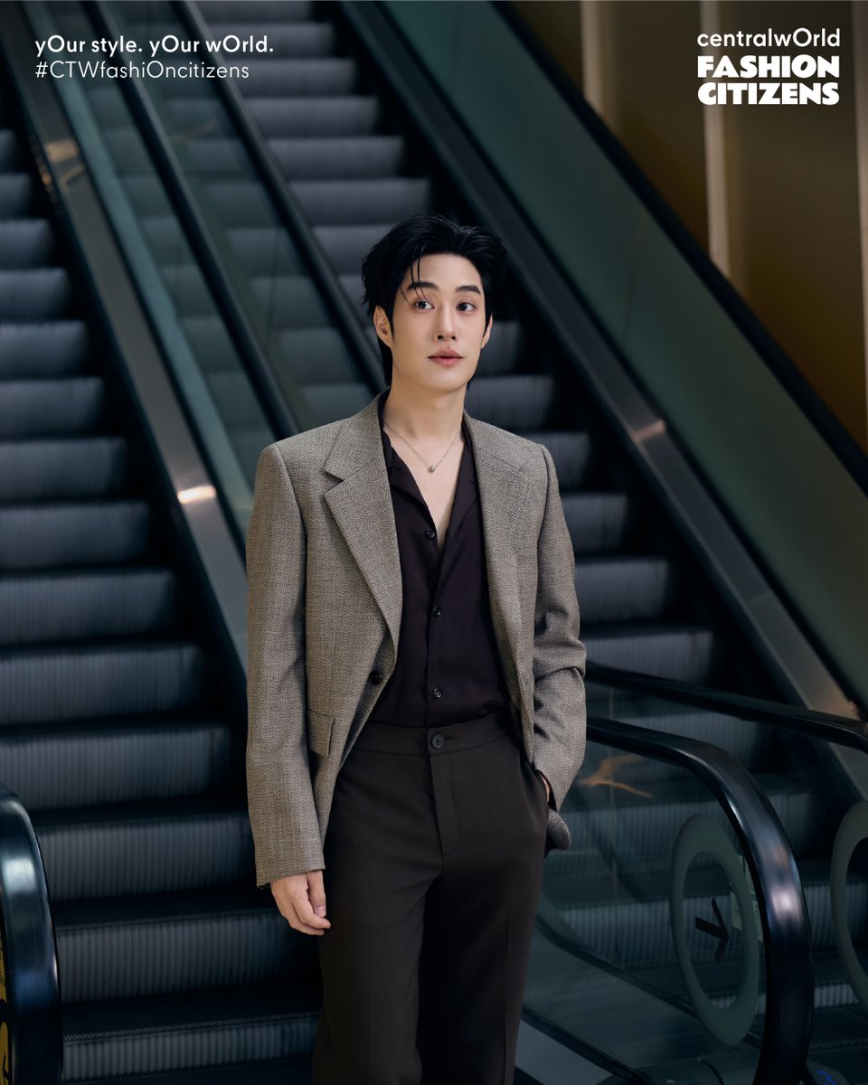centralwOrld's tweet photo. สปอยล์ความหล่อของพี่เติ้ล 👀❤️
18:00 นี้ รอชมแบบเต็มกันได้เลย ✨

TLE AT CENTRALWORLD
#CTWfashiOncitizensxTLE
#CTWfashiOncitizens
#centralwOrld
#TLE_mtm https://t.co/meeygr9T1g