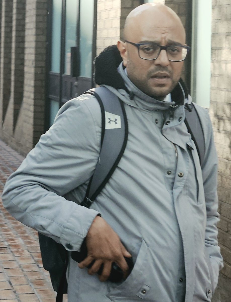 CourtNewsUK's tweet photo. Pharmacists Jignesh Patel, 46, and Rahil Patel, 42,  spent four years stealing £1.3m of cancer drugs from the NHS and selling it to the EU. 
https://t.co/TJYQl6Vbyi https://t.co/JUG1VZJvLS