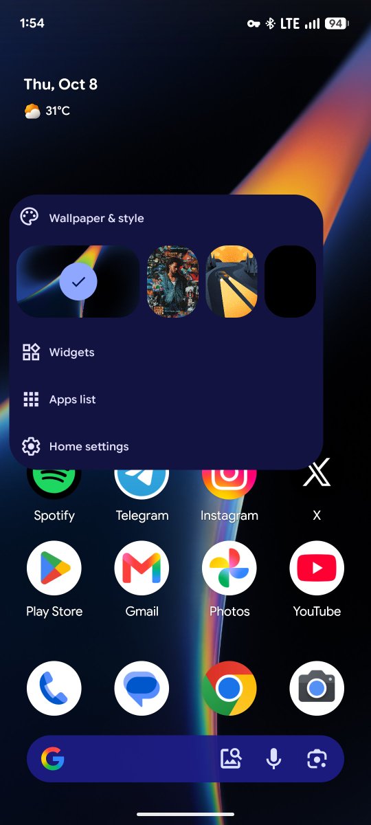 W3HDi's tweet photo. "Wallpaper &amp; style" doesn't look tappable—it feels like a heading for the previews below. We'll get used to it, but it's a UI mistake. Adding a divider or proper button styling would improve the hierarchy. Hope Google tweaks this! https://t.co/RPl4XswUZg