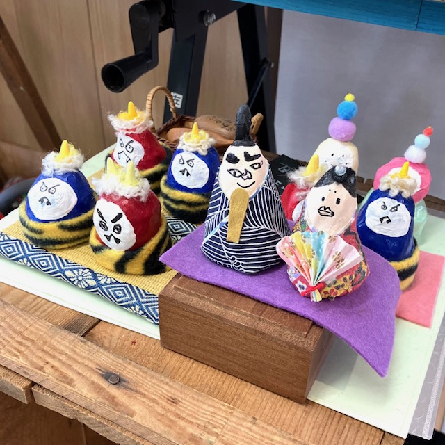 satomikawamura's tweet photo. にじのかかるところでは、10月にワークショップもあるようです。2階アトリエも自由に見学できますよ。みんなのびのび制作しています。  
「小西康裕 / 川村さとみ　2人展」 期間：10月1日（木）～ 10月31日（土）10:00～16:00 ※日曜、祝日、24日(土)は休業日 https://t.co/anTUzOPinj