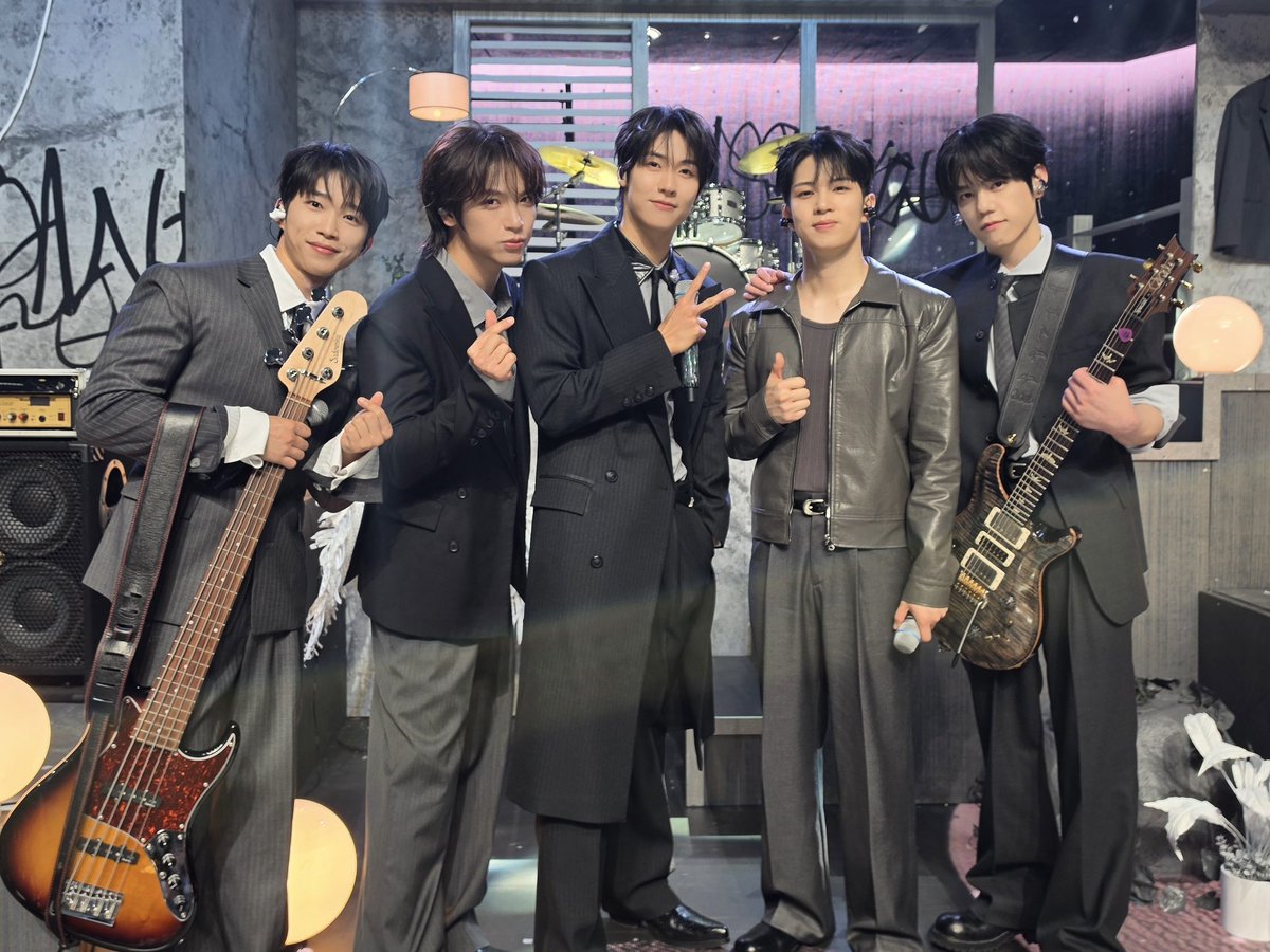 NFlyingofficial's tweet photo. [📸] 261008 Mnet M COUNTDOWN

#NFlying #엔플라잉 #Still #잔불 https://t.co/9KXpze2HG9