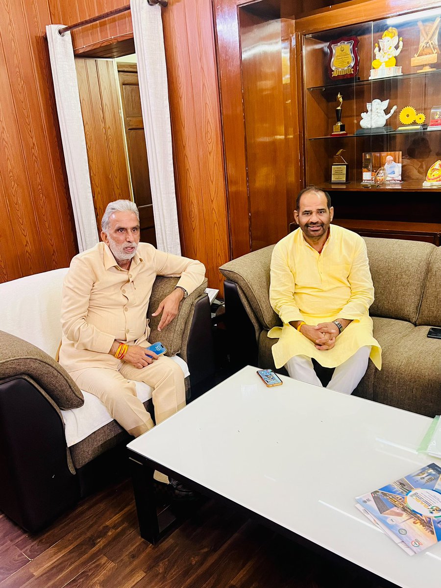 rameshbidhuri's tweet photo. केंद्रीय सहकारिता राज्यमंत्री श्री कृष्णपाल गुर्जर जी से आत्मीय एवं अनौपचारिक भेंट।

इस अवसर पर विभिन्न समसामयिक विषयों पर सार्थक चर्चा एवं विचार-विमर्श हुआ।

@KPGBJP 

#BJP4Delhi
#RameshBidhuri https://t.co/9yLeF0y6Wi