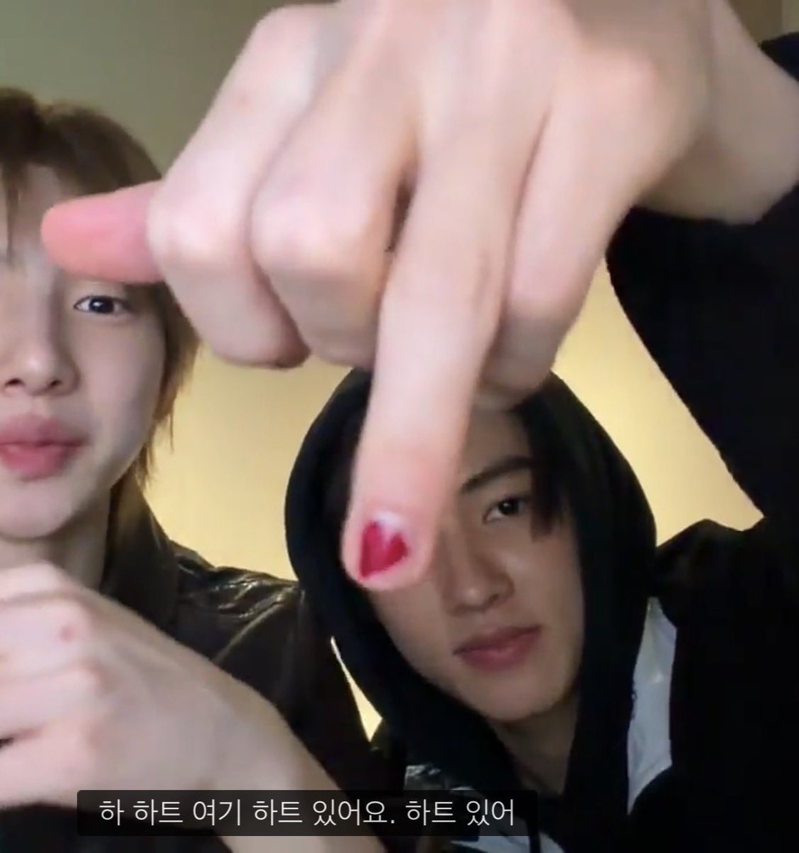 everonlymine's tweet photo. 성현이 하트네일 ❤️ https://t.co/WczOfo4Evz