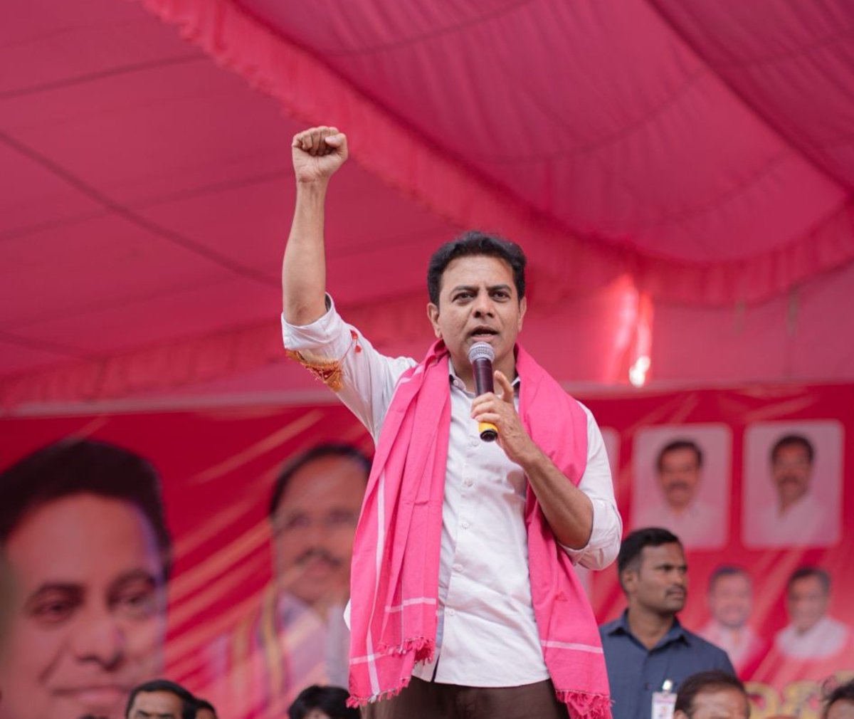 BTR_KTR's tweet photo. ఈ నెల 14 (బుధవారం) న రామగుండంలో 'సింగరేణి కార్మిక గర్జన' భారీ బహిరంగ సభ.

ముఖ్య అతిథిగా హాజరుకానున్న బీఆర్ఎస్ పార్టీ వర్కింగ్ ప్రెసిడెంట్ శ్రీ కేటీఆర్ గారు.

🕔 సాయంత్రం 5 గంటలకు.
📍 రామగుండం.

@KTRBRS https://t.co/AFH0RBS12X