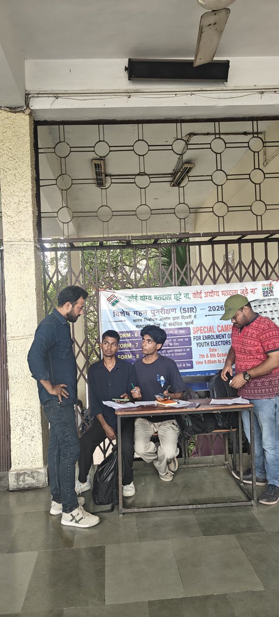 DEOOldDelhi's tweet photo. Special camp for youth at Zakir Hussain College and Maulana Azad Medical College in AC -21 Matia Mahal, Old Delhi District,

@ecisveep @ceodelhioffice #sir2026 , #SIRDelhi #SpecialCamp https://t.co/LJcjAeI69d