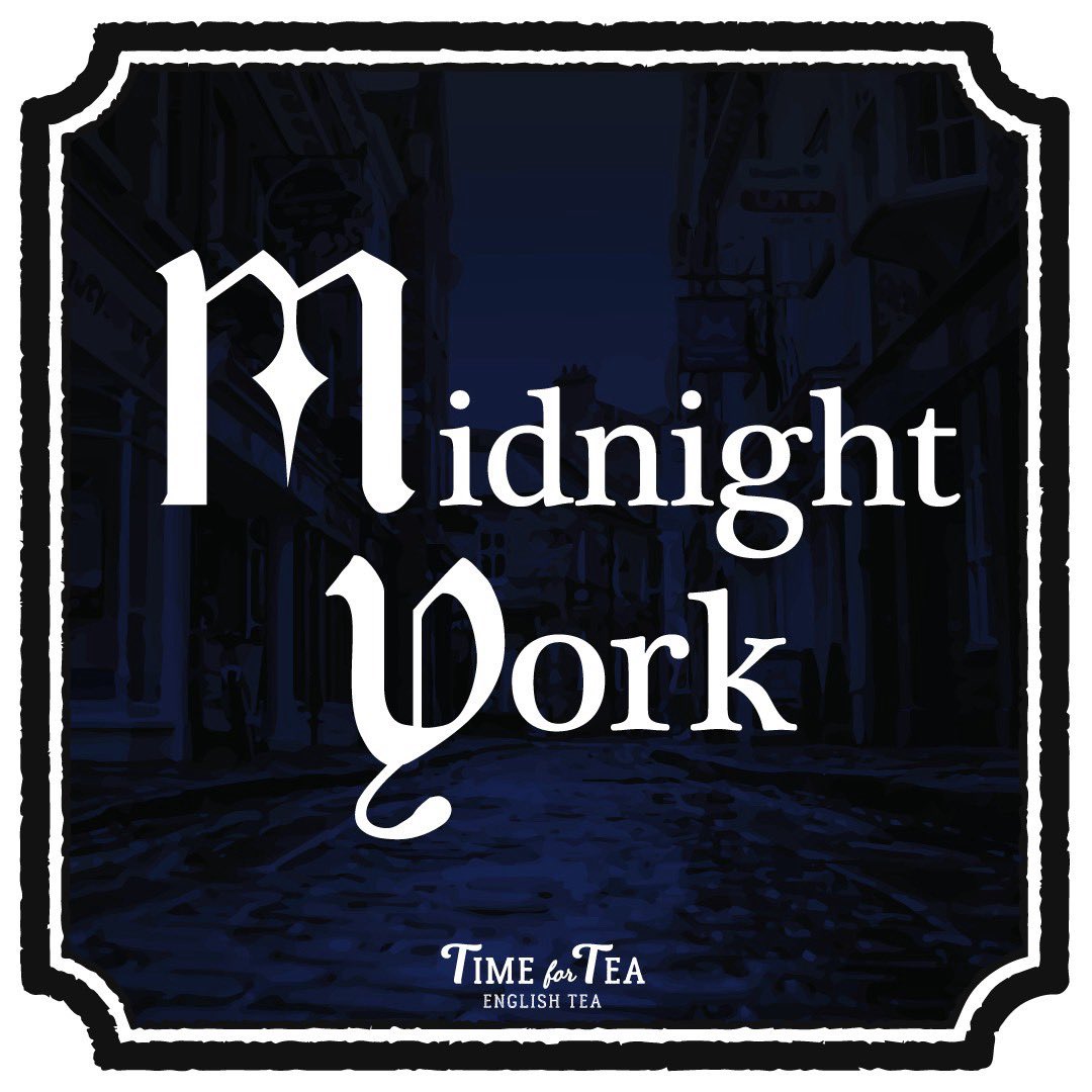 ayukupukupu's tweet photo. Time for Tea 10月の紅茶

「Midnight York(ミッドナイトヨーク）」

真夜中の静寂に漂うゴーストの気配ブレンドが届きました。

今月から秘密の紅茶部屋でお楽しみいただけます。

過ぎてきた時間は、消えていくのではなく、
静かに重なり、いつしかその人の深みになる。

————————

ヨークの夜は静かでいて どこかざわめいている
石畳の向こうから忍び寄る かすかで確かな夜のざわめき
それは真夜中のお茶会のはじまりを告げる予感
ひと口ごとに あなたもその夜へと招かれてゆく…

そして ミルクを注げばゴーストたちが姿を現すのです。

Time for Tea

https://t.co/YASw4YWT2q

#秘密の紅茶部屋 #timefortea #midnightyork #ミッドナイトヨーク #物語紅茶