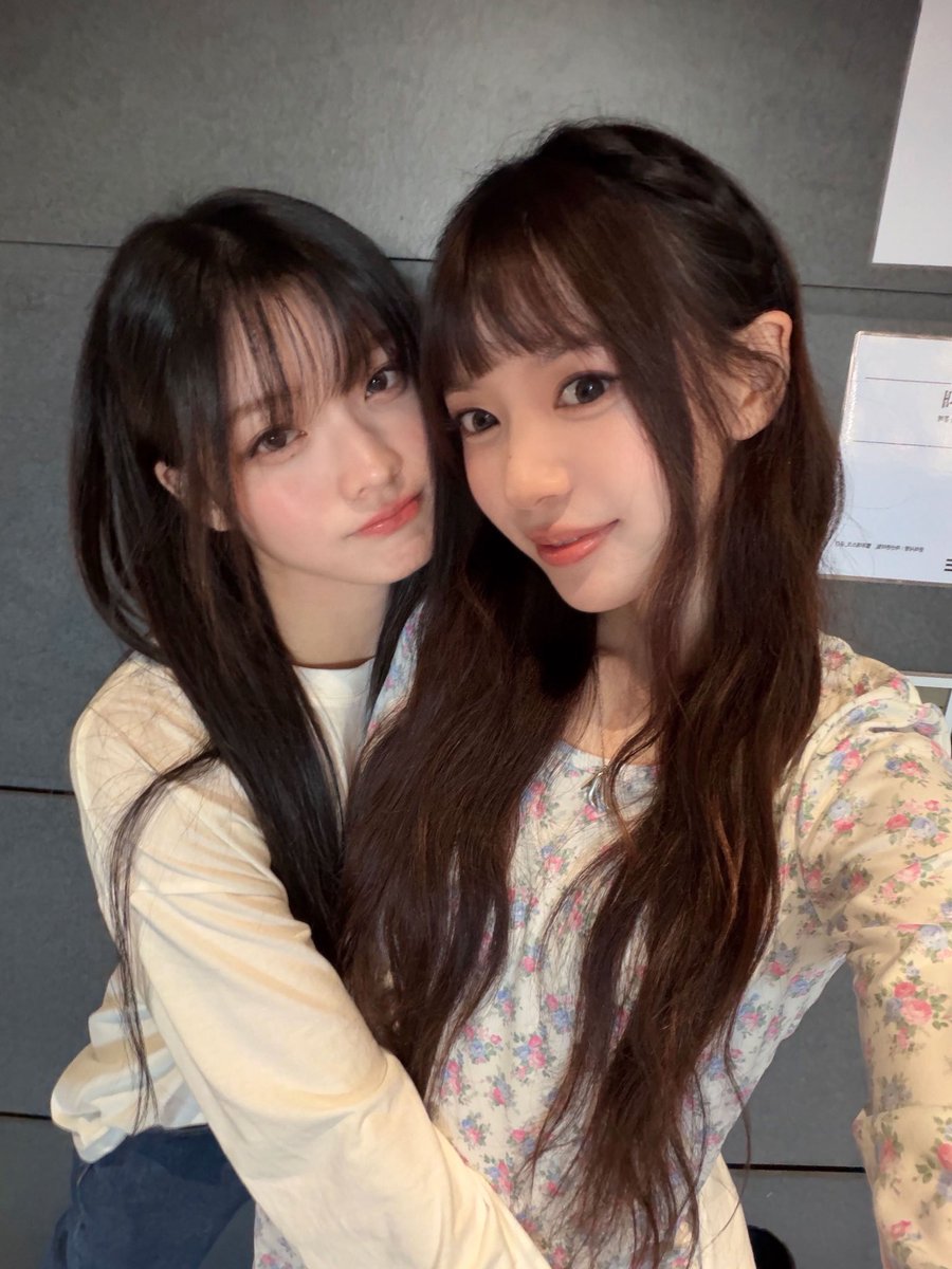 ILLIT_twt's tweet photo. 모카짱~~♡
생일 축하해요오오~!~!😽 
우리 귀여운 김모카 오늘은 짱 행복한 하루 보냉><
또 언니 보러 언제든 달려갈게에ㅔㅔ
だいすきだよん 럽유~( ˘ ³˘)♥︎

#IROHA #이로하 #ILLIT #아일릿 https://t.co/UDTTjGxUwT