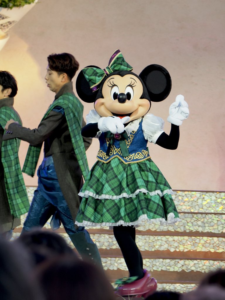 Disney_donayui's tweet photo. ようやくダングロ観れた！
ミニーのこのコス好き💚 https://t.co/ZPVvkSKD5O