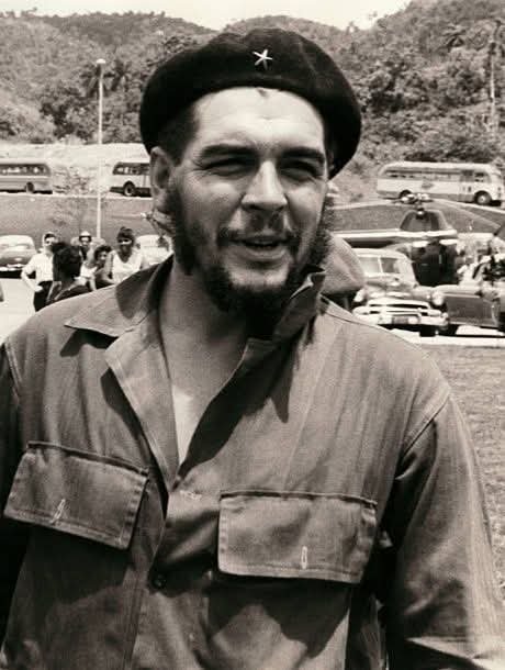 DrRobertoMOjeda's tweet photo. #Fidel: "Junto con Raúl, el Che integró el grupo de los dos primeros de la lista del Granma (...), fue uno de los más familiares, uno de los más admirados, uno de los más queridos y, sin duda alguna, el más extraordinario de nuestros compañeros de Revolución". #CheVive https://t.co/nwJ8SHQxHc