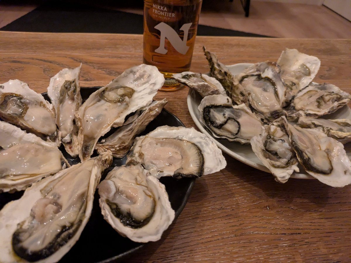 CHING4649's tweet photo. 生牡蠣とフロンティア
2000円分買ったがまだ残ってる
松島牡蠣屋の割れてしまった牡蠣4kgほんと最高 https://t.co/Bz68ajLZFD