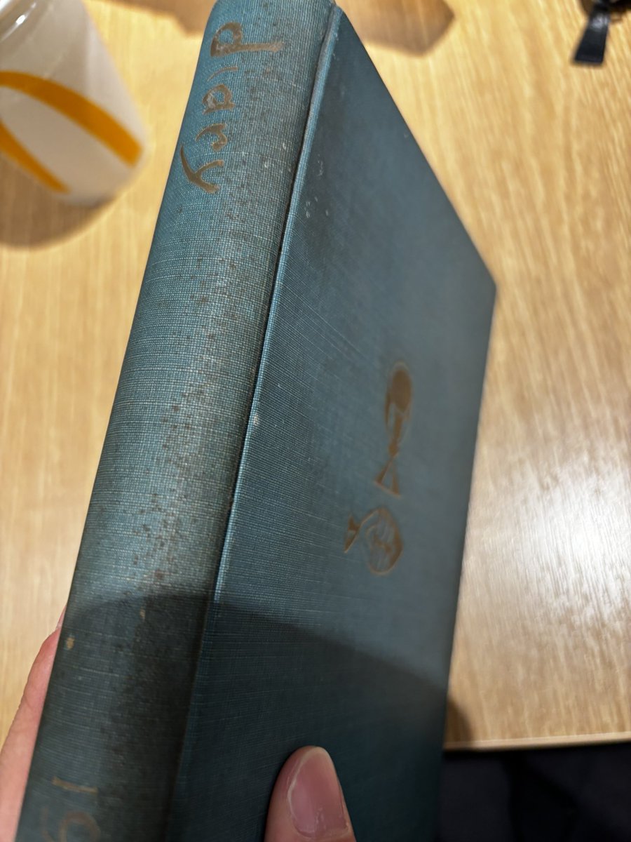 teketeke12345's tweet photo. 天神さんの古本まつりで一番良かったのは、均一で買った1956年の日記かも。阪急に勤める二〇代の文学青年のもので、プルーストやトルストイなどを読むかたわら、経済のことや社会生活への戸惑いを滲ませて読ませる。センチさのないドライな文体に、会ったことないのにこの人が好きになってしまった。 https://t.co/g1aVgWv2dv