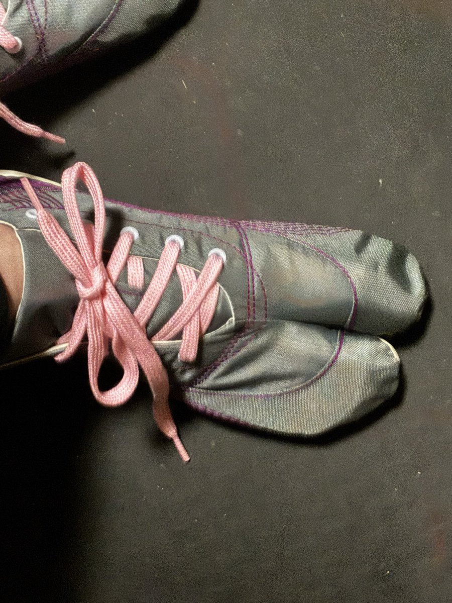 ryutaine's tweet photo. トレーニングの意欲が落ちて来たから、一昨年に買ったままでいた
杵屋無敵を履いてトレーニングしてみると、普通に今日のメニューこなした（笑）
本当はトレイルランしようと買った足袋シューズなんだけどなぁ。。。 https://t.co/dHnaYu0QJV