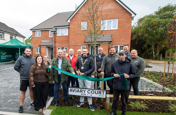 EastleighBC's tweet photo. First affordable development in £154.4 million Homes England partnership welcomes residents.  https://t.co/BgZFL8wb6q https://t.co/w4DkiigmYF