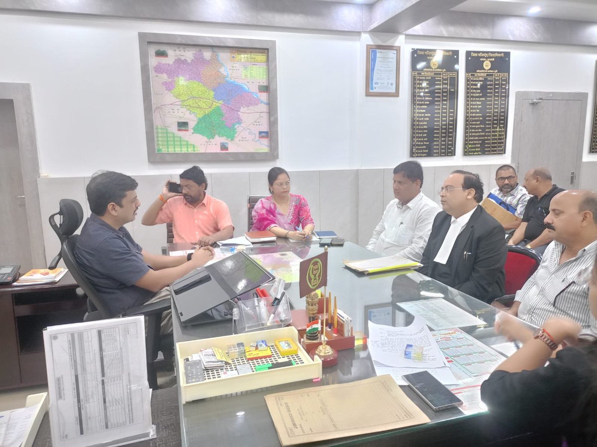 DM_Barabanki's tweet photo. आज कलेक्ट्रेट कार्यालय कक्ष में #जनता_दर्शन में आमजन की समस्याओं को सुना। संबंधित अधिकारियों को गुणवत्तापूर्ण व समयबद्ध निस्तारित करने हेतु निर्देशित किया।
@UPGovt 
@CMOfficeUP 
@InfoDeptUP https://t.co/9BBHJ74gQk