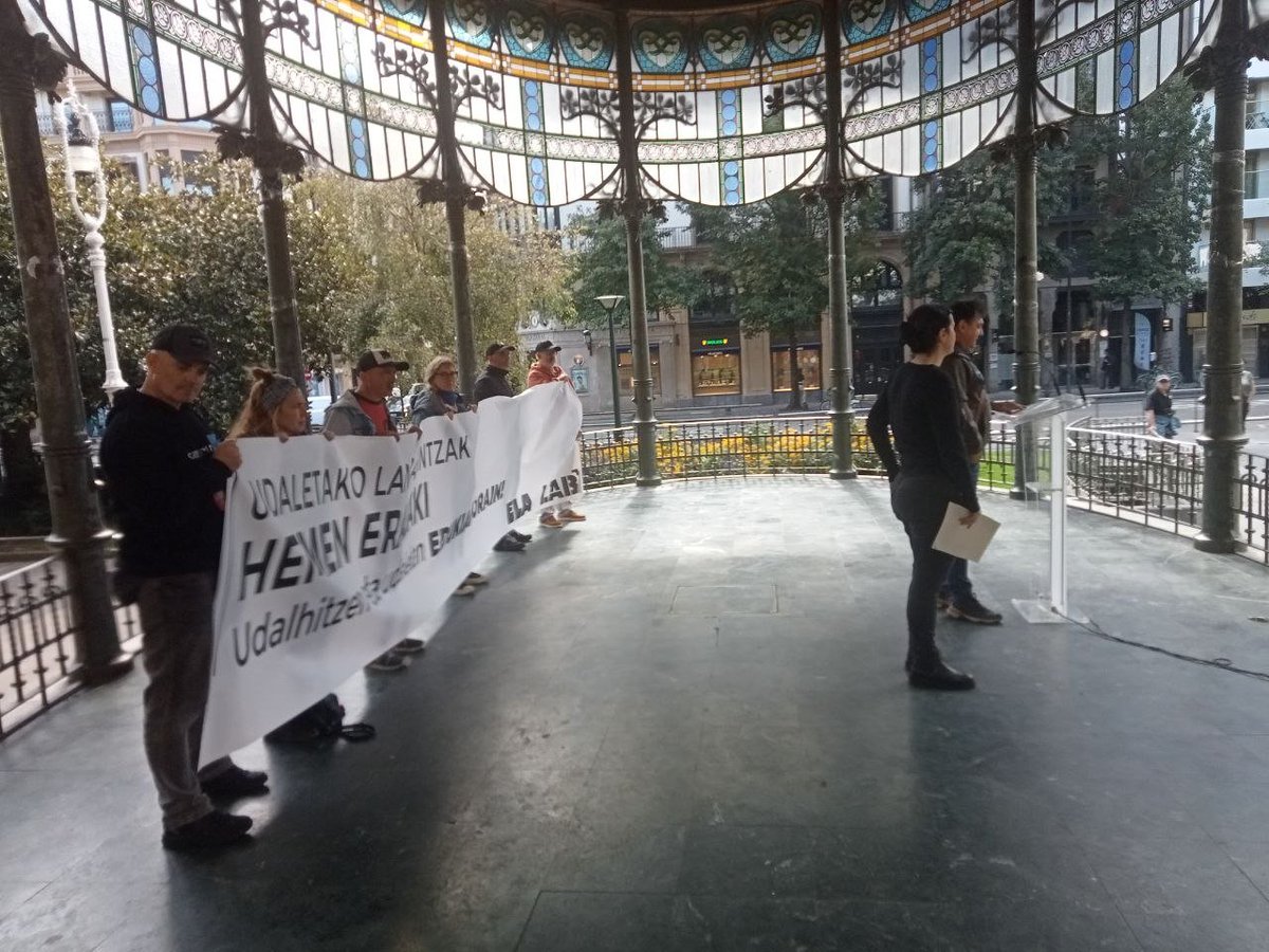 LABpublikoa's tweet photo. 💢 DONOSTIAko mobilizazioa

📢 GAUR #GREBA!

🚨 Udaletako lan baldintzak #HEMENERABAKI!
💢 #Udalhitz-en eta udaletan EDUKIAK ORAIN!
💢 Eudel, blokeorik ez! https://t.co/yPikbz4pwK