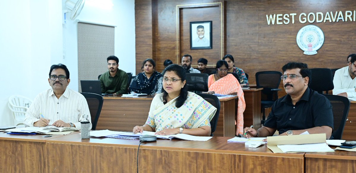 WGDOfficial's tweet photo. ప్రభుత్వ ఆసుపత్రుల్లో మెరుగైన వైద్య సేవలు
హెచ్ఐవీ, టీబీ రోగులకు 100% స్క్రీనింగ్ – కలెక్టర్ నాగరాణి
#GovernmentHospitals #GovernmentHealthcare #HealthServices #HIVScreening #HIVTesting https://t.co/TARDWePVRH