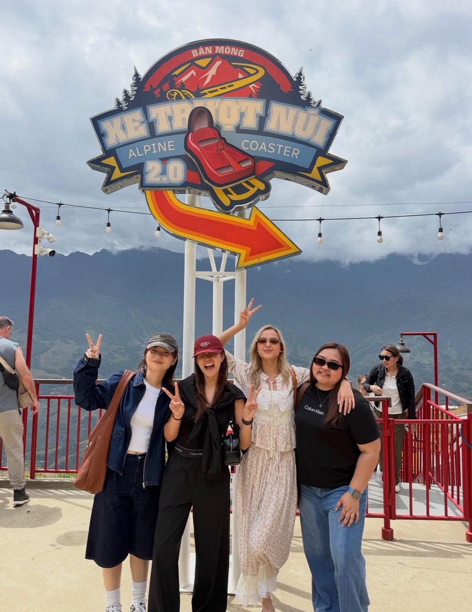 stanbinigwen's tweet photo. Gweny with her friends!! Super saya na nag-eenjoy silang lahat 🫶🏼 https://t.co/gP4IdrFV4Z