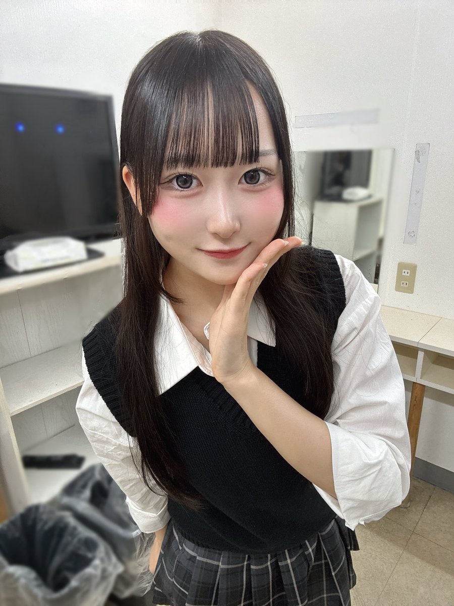 caSTORY_hono's tweet photo. クラスの可愛い子❔ https://t.co/fhv0oKlbNb