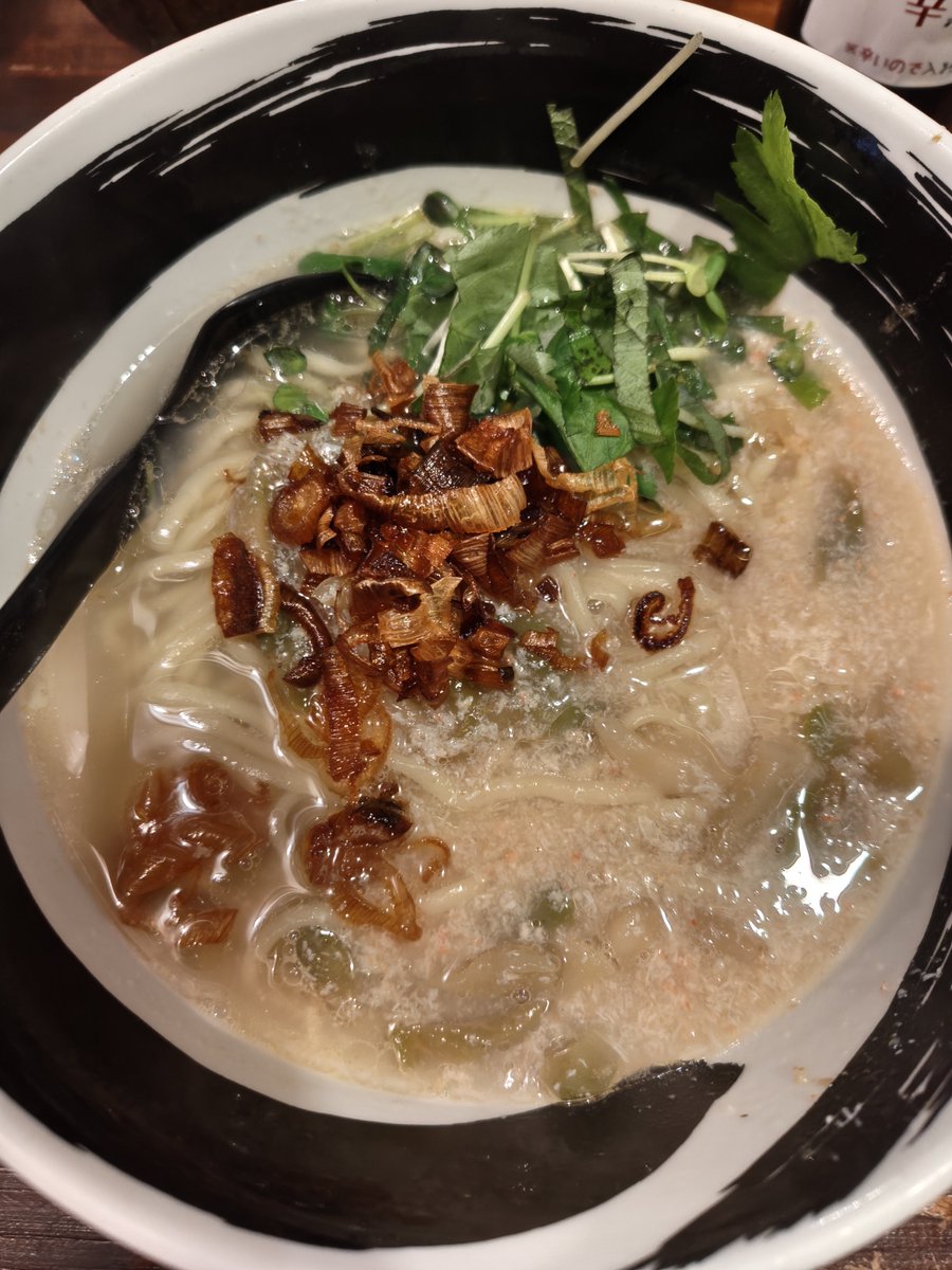 09_comomo613pom's tweet photo. 限定は…カニさんだ🦀✨
#麺場ハマトラ日吉店 さんへ

☆紅ズワイガニのあんかけそば

カニ身の美白あんかけが掛かってる〜😍
焦がしネギ、コリコリ搾菜のトッピングも個性派😉
カニのお出汁じわじわスープを、
辛黒酢でさっぱりピリリに味変して、
プルリン麺をちゅるるーん😋🎶

ごちそうさまでした https://t.co/R5ggeuTp1D
