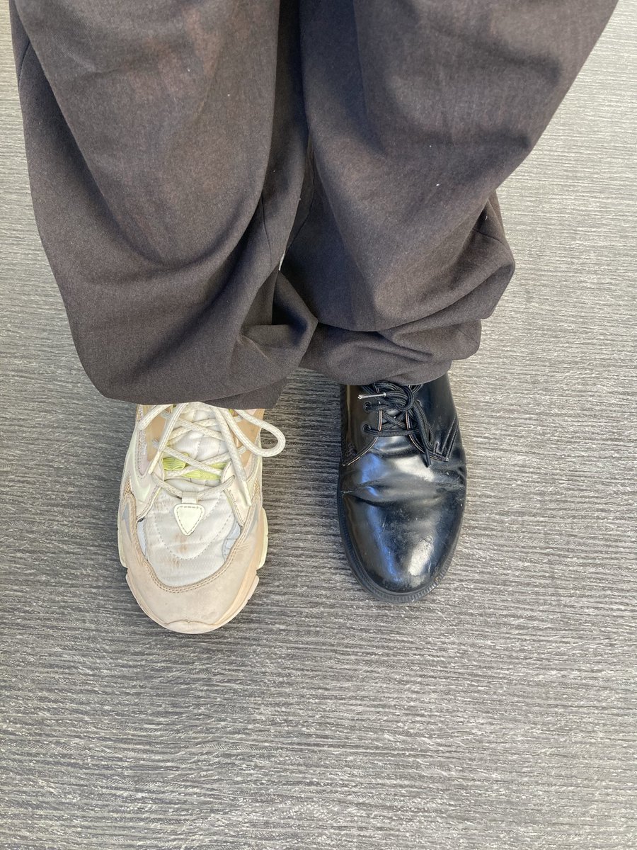 Mr_sumita's tweet photo. めっちゃ靴間違えてた。 https://t.co/JaH68pzqv5