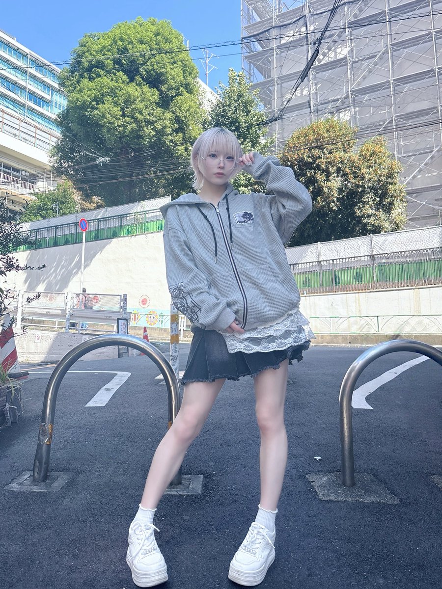 miku_Tohkei's tweet photo. 金髪ショート×リムレスメガネ が好きと聞いて https://t.co/O9sylNIMFf