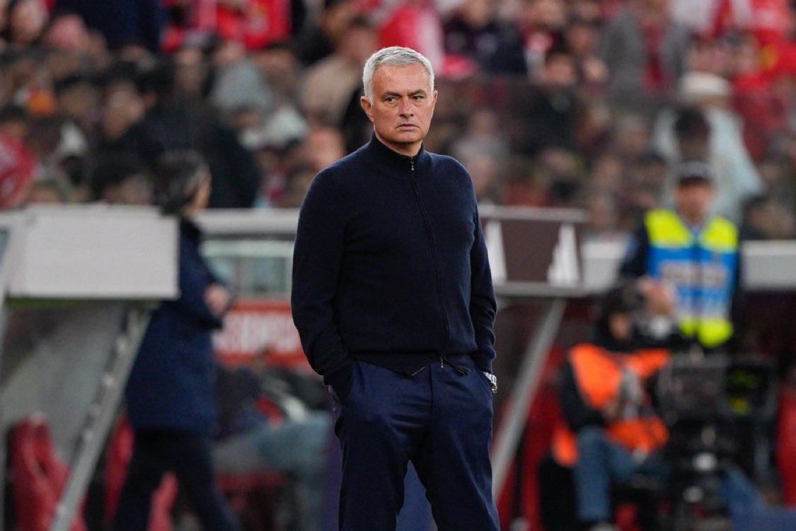 FenerGlobalOrg's tweet photo. Jose Mourinho: "Fenerbahçe'nin benim için özel bir yeri var." https://t.co/hNyLK5J0Mw